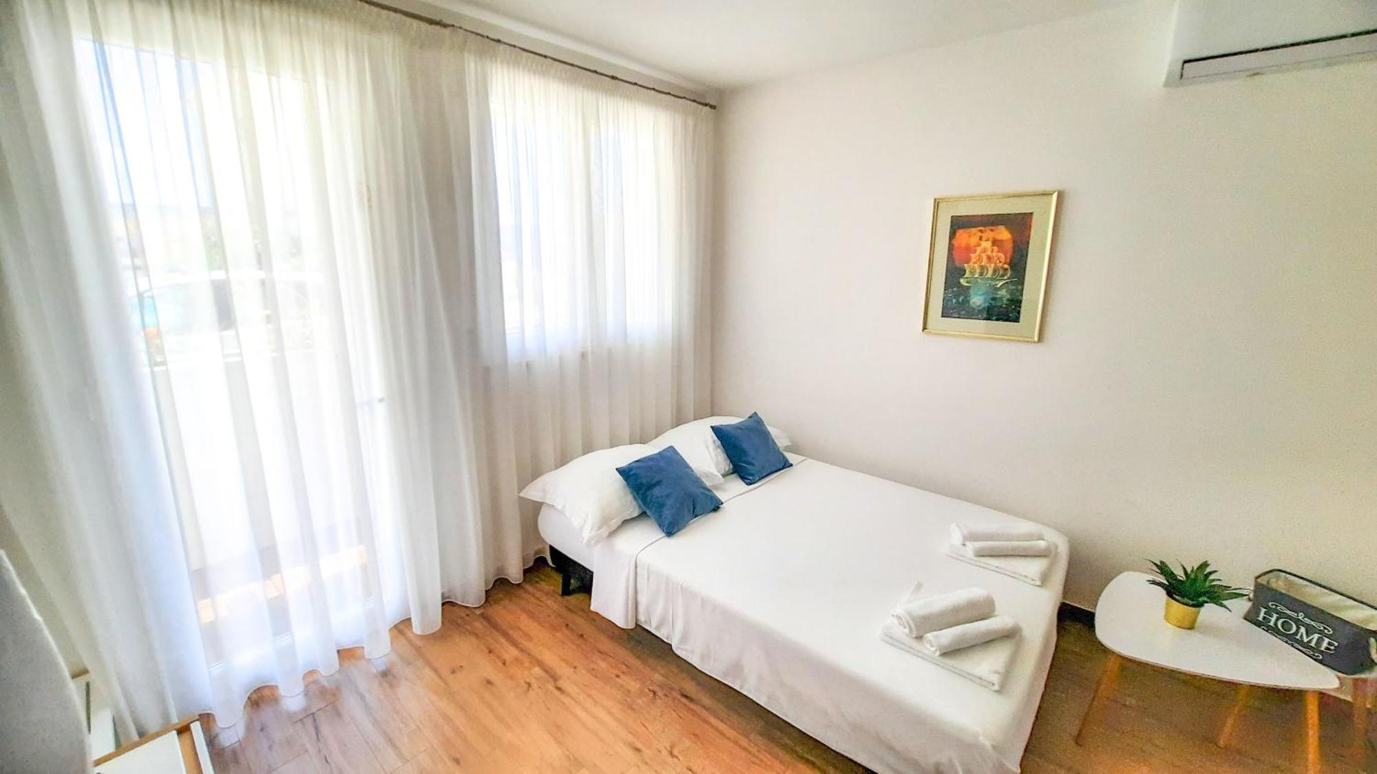 Studio Apartman Kiara Бол Екстериор снимка