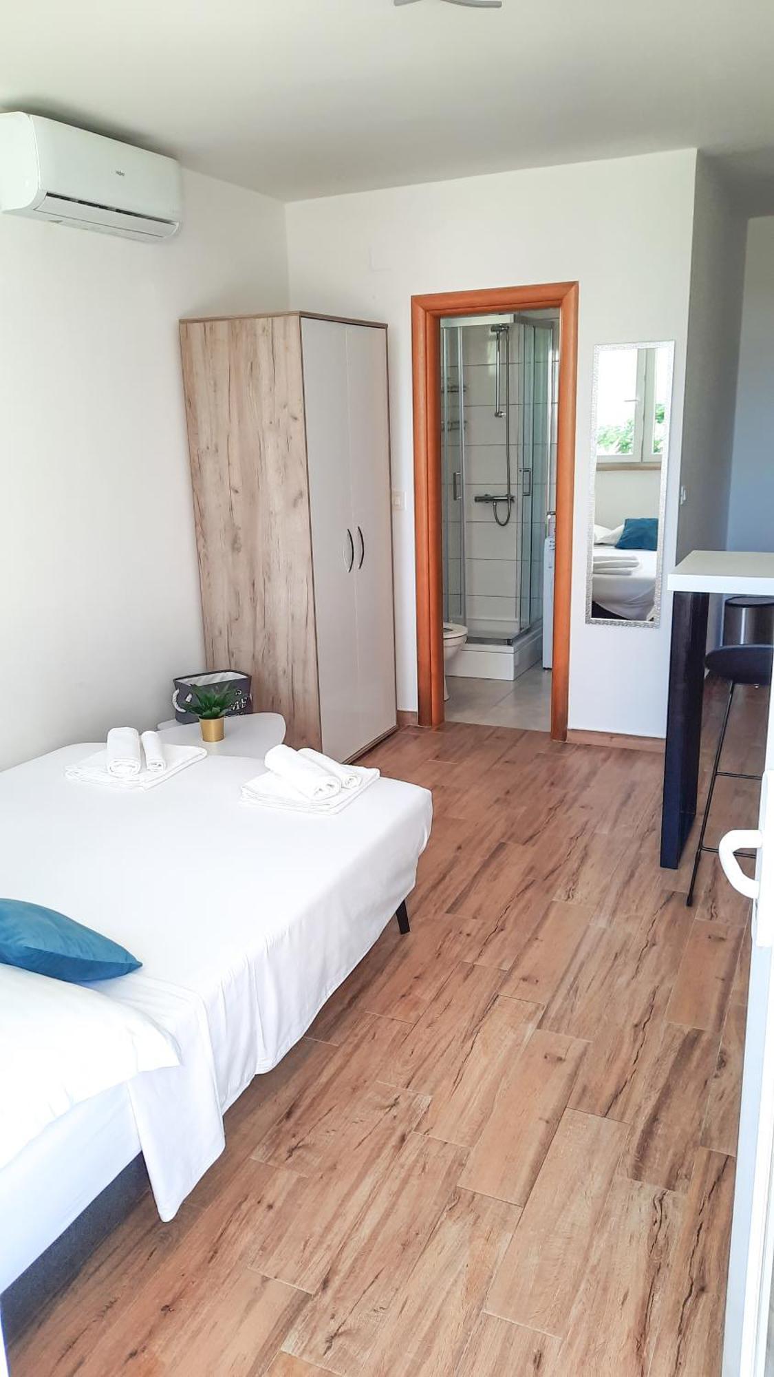 Studio Apartman Kiara Бол Екстериор снимка